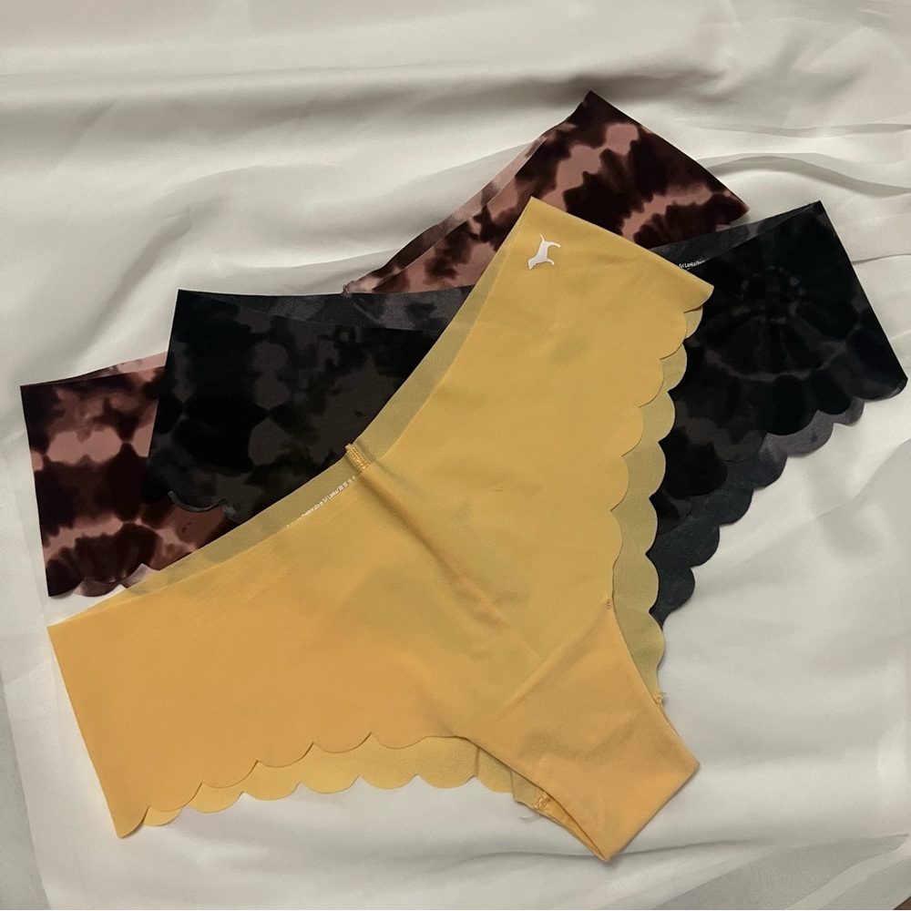 PINK Victoria's Secret Scalloped Cheekies - Set of 3